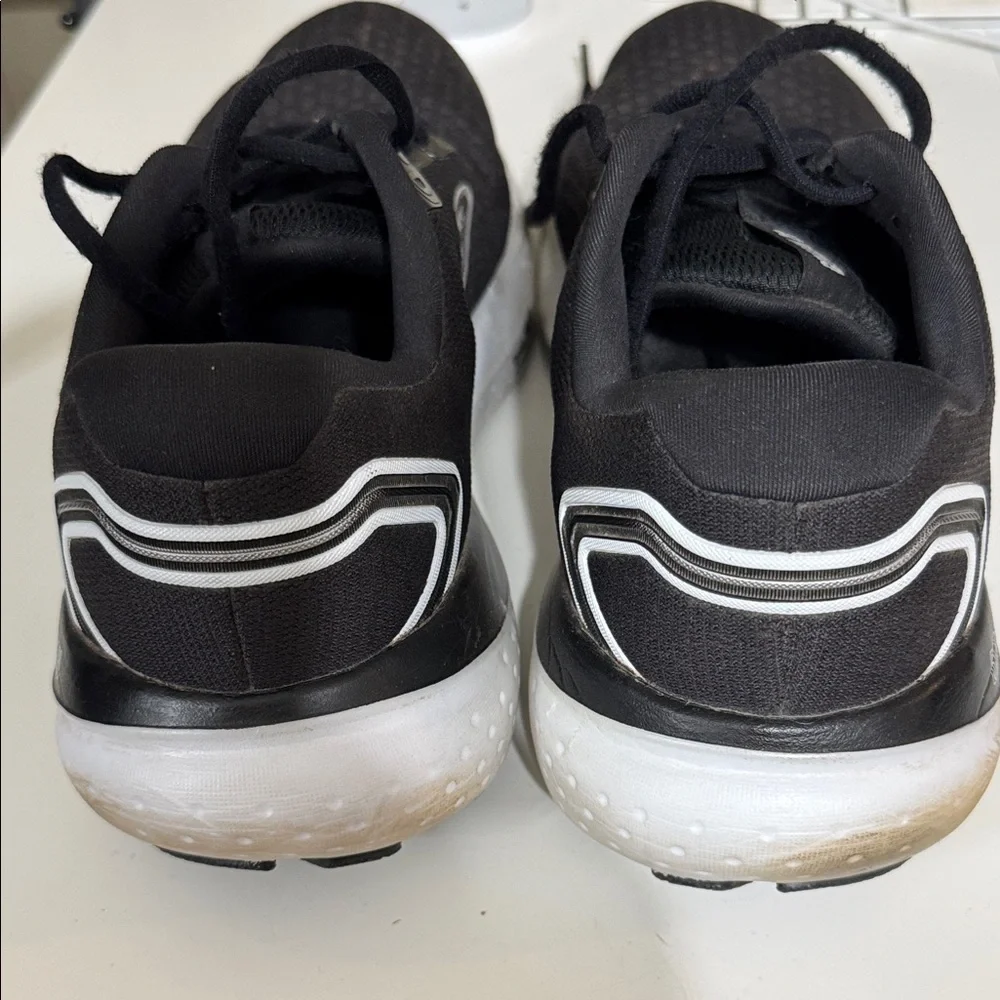 Brooks Glycerin 21 Black and White Athletic Shoes